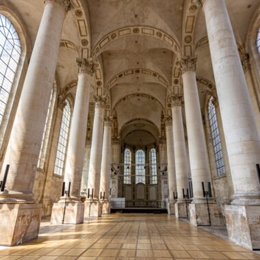 intérieur de l'abbatiale de l'abbaye des Prémontrés