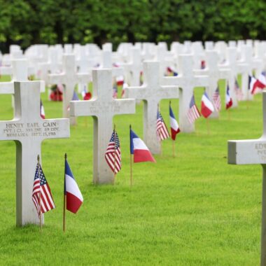 des tombes de soldats au cimetière miltaire de Thiaucourt