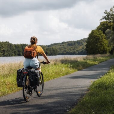 une personne faisant du vélo sur la Boucle de la Moselle