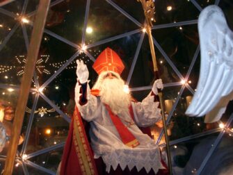 saint Nicolas sur son char