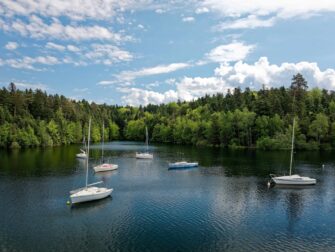 bateaux au Lac de Pierre Percée