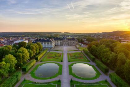 vue aérienne du château de Lunéville au soleil couchant