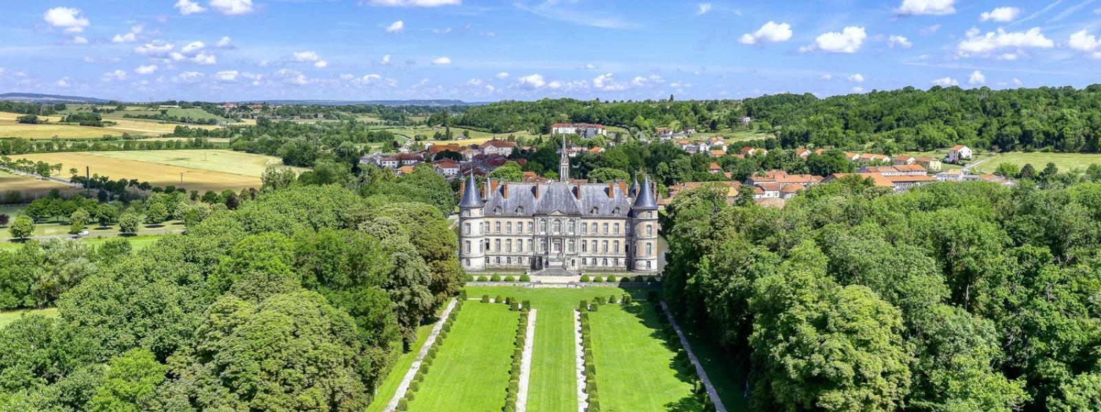 vue du château d'Haroué et des jardins