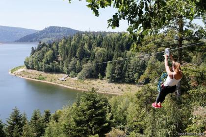 tyrolienne au lac de Pierre Percée